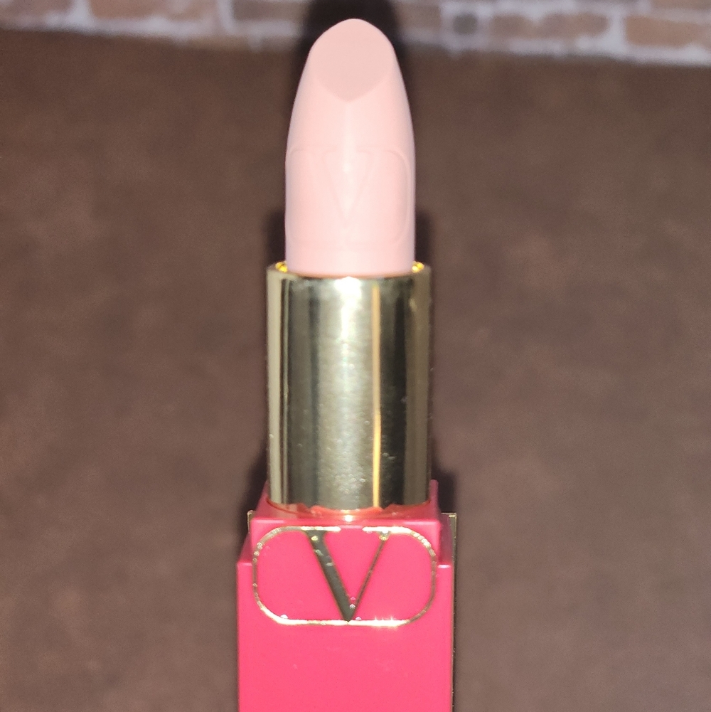 NIB $38 Valentino Rosso Valentine Matte Lipstick Love Getaway #114R